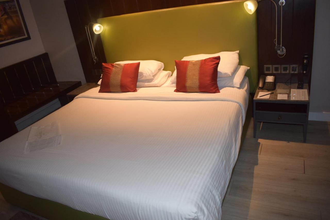 Country Inns & Suites By Radisson מניפלה מראה חיצוני תמונה